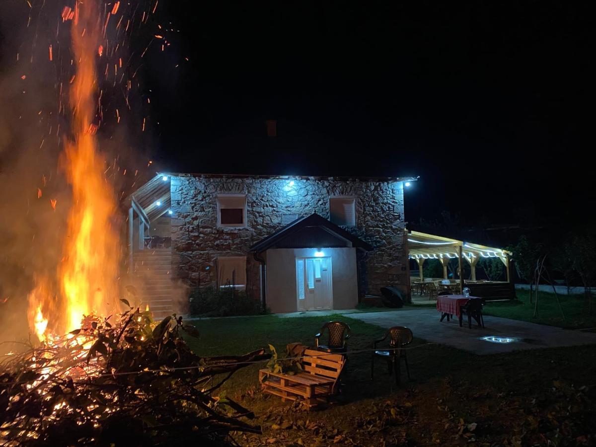 The Blue Eye Bed & Breakfast Vuthaj Exterior foto